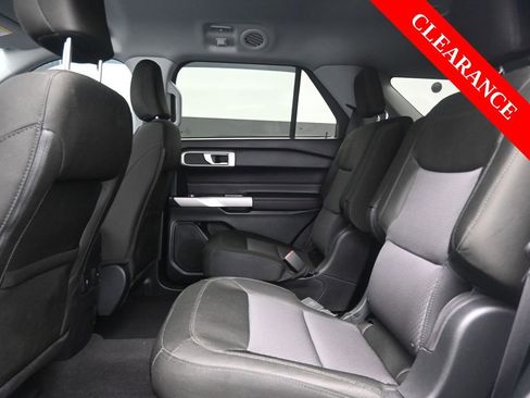 Used 2024 Ford Explorer XLT image 18