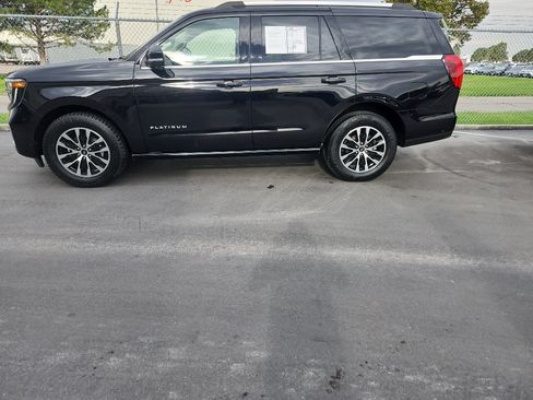 Used 2025 Ford Expedition Platinum AWD/4WD image 3