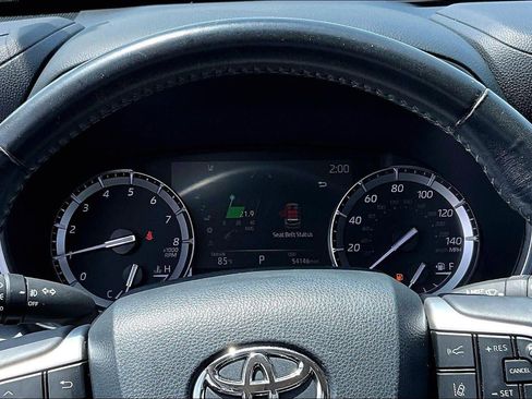 Used 2022 Toyota Highlander XLE AWD/4WD image 13