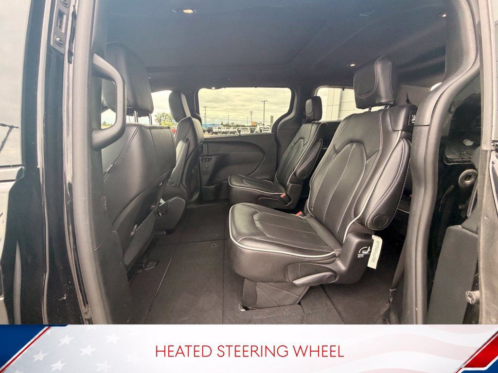 Used 2025 Chrysler Pacifica Limited AWD/4WD image 13