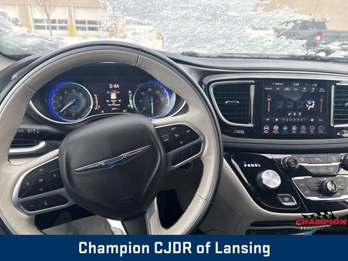 Used 2019 Chrysler Pacifica Limited image 21