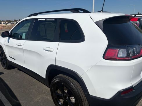 Used 2021 Jeep Cherokee Altitude image 2