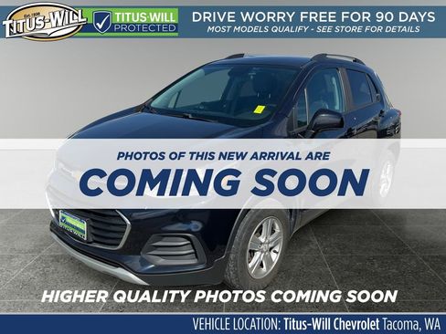 Used 2021 Chevrolet Trax LT w/ Premium Seat Package image 2