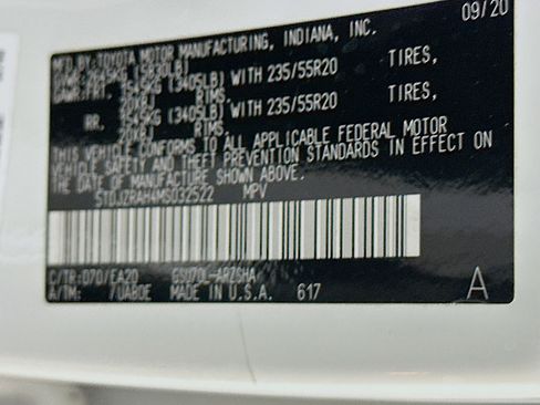 Used 2021 Toyota Highlander XSE FWD image 12