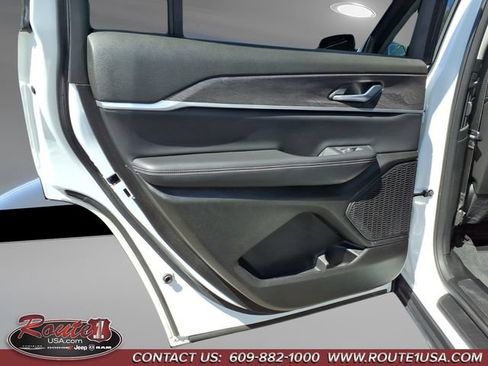 Used 2023 Jeep Grand Cherokee L Limited w/ Black Appearance Package AWD/4WD image 24