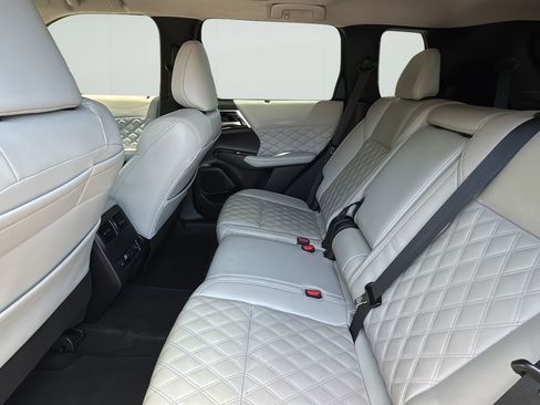 Used 2023 Mitsubishi Outlander SEL FWD image 16