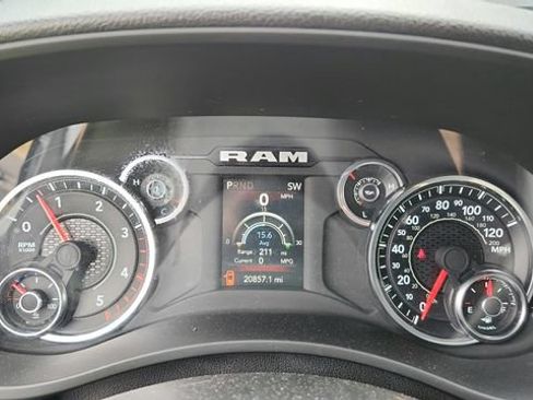 Used 2024 RAM 2500 Tradesman w/ Chrome Appearance Group AWD/4WD image 11