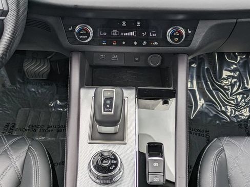 Used 2024 Mitsubishi Outlander SEL FWD image 19