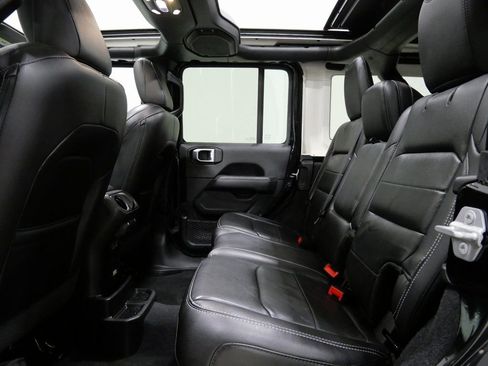 Used 2019 Jeep Wrangler Unlimited Sahara image 25