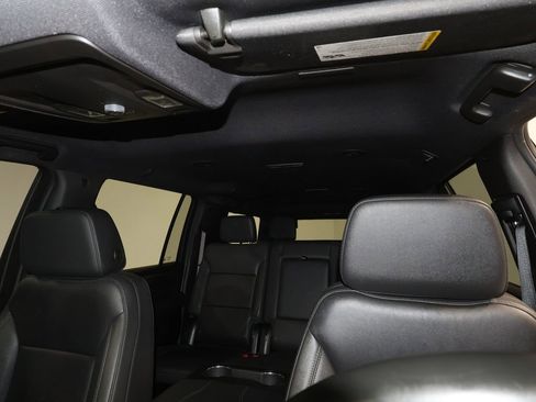 Used 2025 Chevrolet Suburban Z71 AWD/4WD image 17