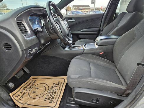 Used 2019 Dodge Charger SXT image 7