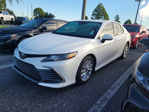 Used 2022 Toyota Camry LE FWD image 3