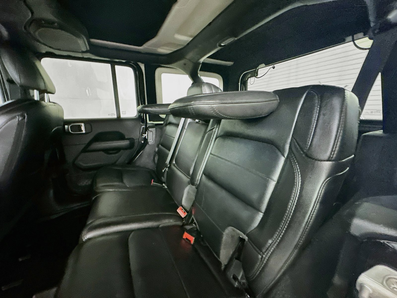 Used 2020 Jeep Wrangler Unlimited Sahara AWD/4WD image 22