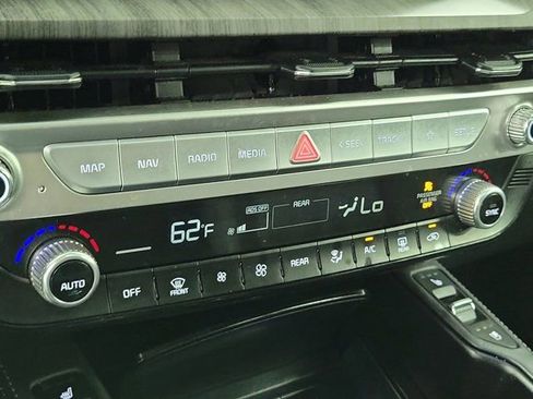 Used 2024 Kia Telluride EX w/ EX Captain's Chair Package FWD image 32