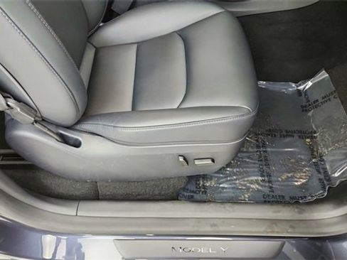 Used 2025 Tesla Model Y Long Range image 21