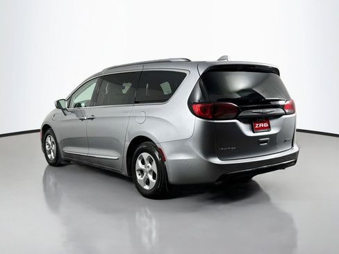 Used 2017 Chrysler Pacifica Platinum FWD image 3