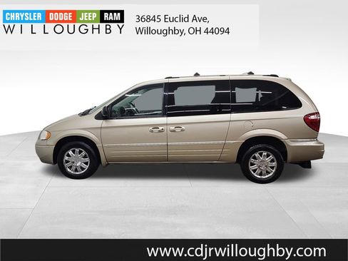 Used 2006 Chrysler Town & Country Limited w/ Trailer Tow Prep Group FWD image 5