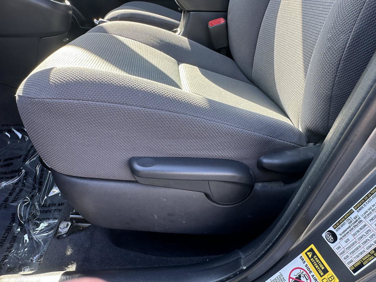 Used 2008 Toyota Matrix FWD image 18