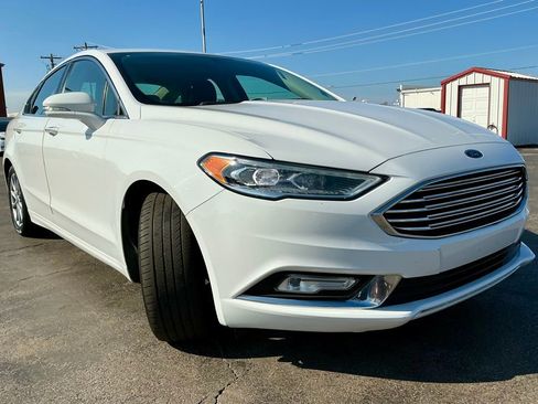 Used 2017 Ford Fusion SE image 3