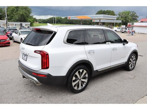 Used 2022 Kia Telluride S FWD image 5
