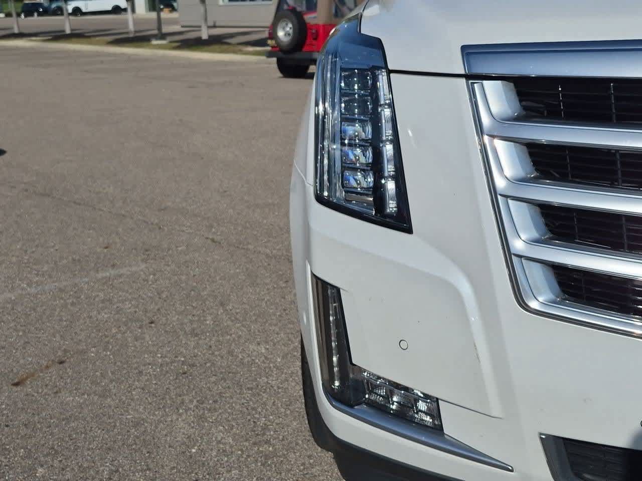 Used 2020 Cadillac Escalade Luxury AWD/4WD image 10