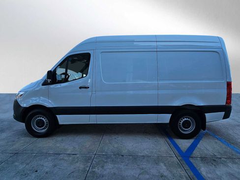 Used 2025 Mercedes-Benz Sprinter 2500 image 8