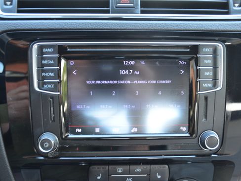 Used 2016 Volkswagen Jetta Sport w/ Lighting Package FWD image 41