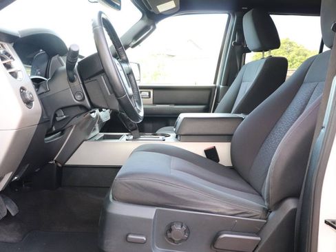 Used 2015 Ford Expedition XLT AWD/4WD image 16