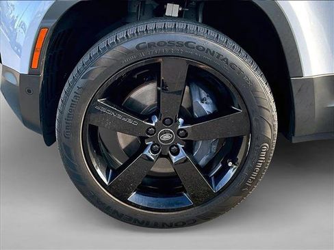 Used 2023 Land Rover Defender 110 SE image 10