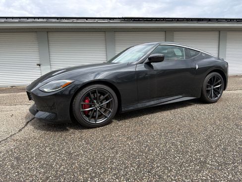 Used 2024 Nissan Z Performance w/ Floor Mat Package RWD image 2