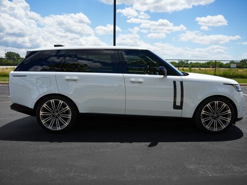 Used 2024 Land Rover Range Rover Long Wheelbase SE AWD/4WD image 5