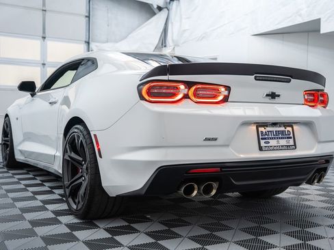 Used 2019 Chevrolet Camaro SS RWD image 7