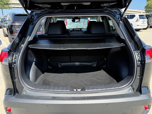 Used 2025 Toyota Corolla Cross XLE FWD image 30