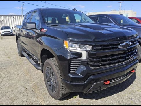 Used 2025 Chevrolet Silverado 1500 LT Trail Boss w/ Convenience Package II AWD/4WD image 4