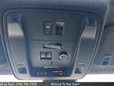 Used 2017 Cadillac Escalade Platinum AWD/4WD image 25