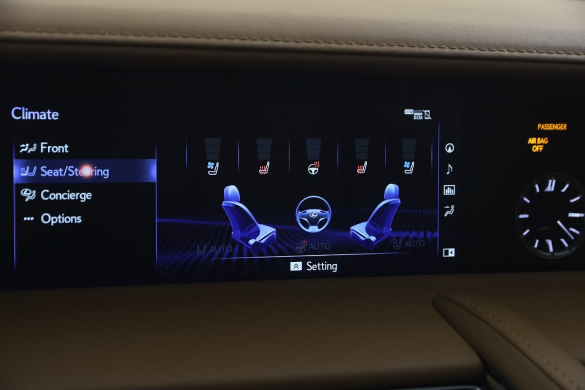 Used 2018 Lexus LC 500 Coupe w/ Touring Package RWD image 10