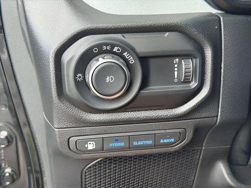 Used 2024 Jeep Wrangler Unlimited image 20