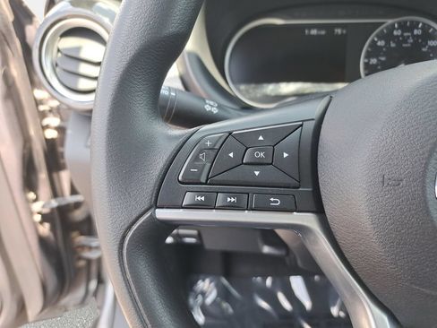 Used 2019 Nissan Kicks SV FWD image 17