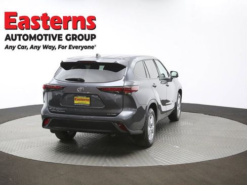 Used 2024 Toyota Highlander LE image 40