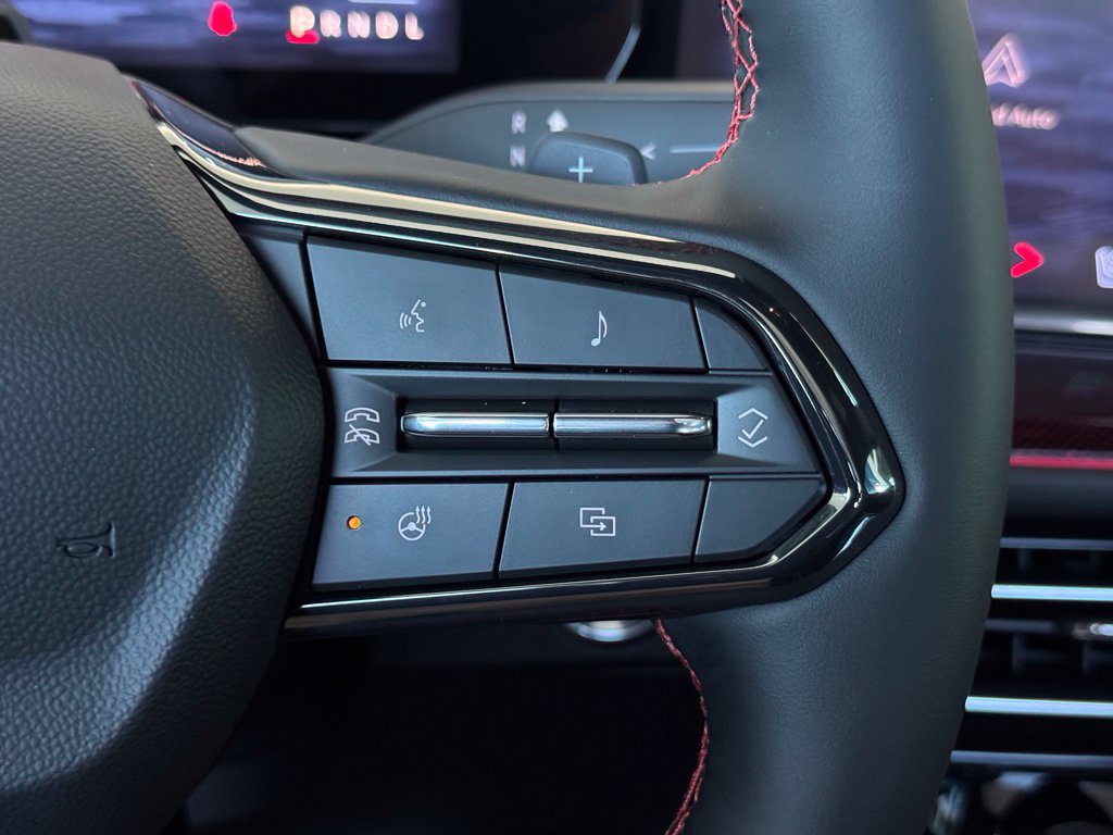 New 2027 Chevrolet Traverse RS w/ LPO, Floor Liner Package FWD image 33