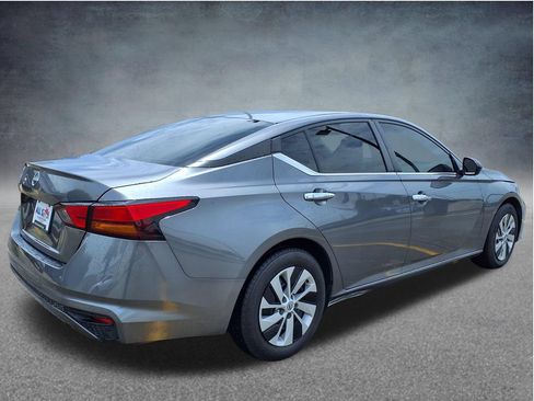 Used 2024 Nissan Altima 2.5 S FWD image 7