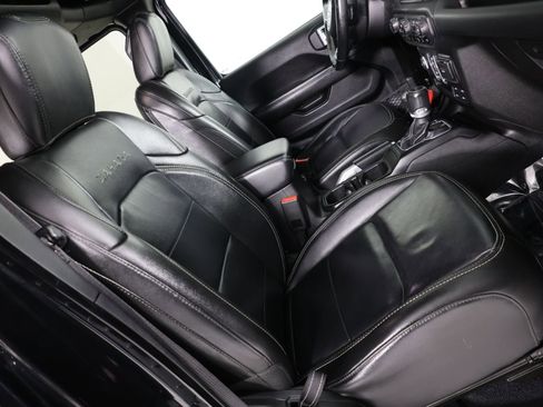 Used 2020 Jeep Wrangler Unlimited Sahara image 31