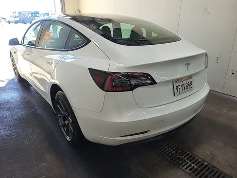 Used 2023 Tesla Model 3 Standard Range image 3