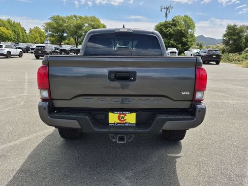 Used 2019 Toyota Tacoma TRD Off-Road AWD/4WD image 4