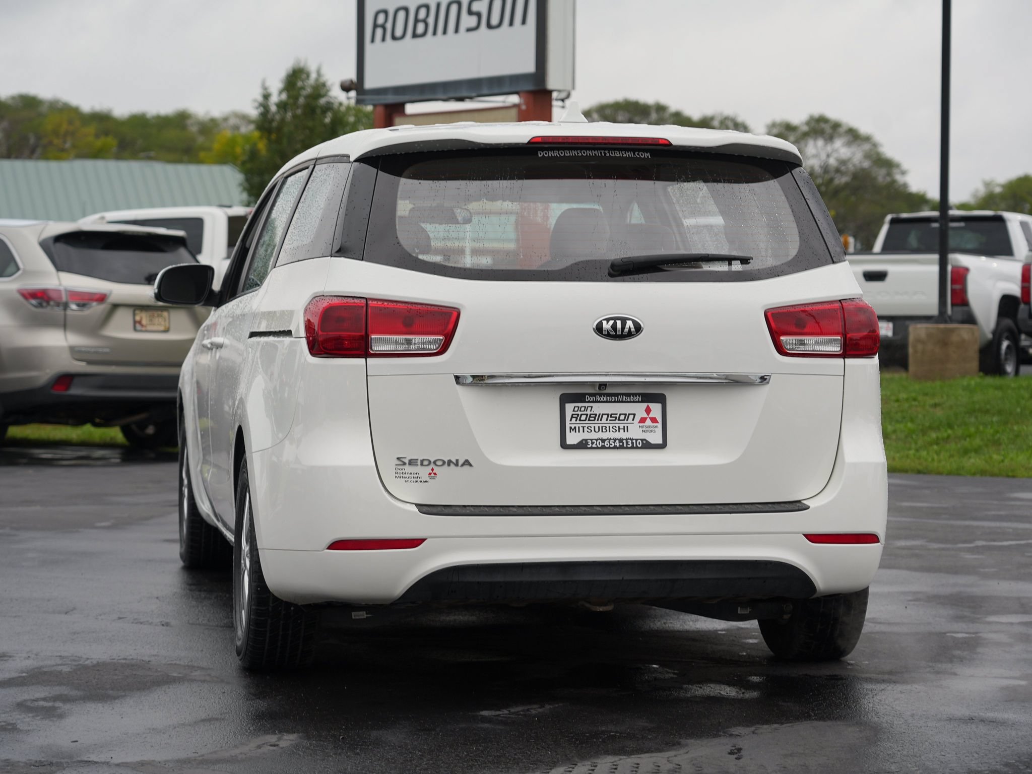 Used 2018 Kia Sedona L FWD image 4