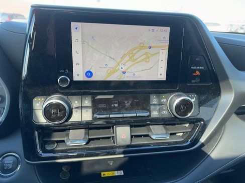 Used 2023 Toyota Highlander XLE image 14