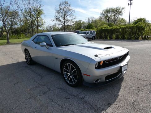 Used 2023 Dodge Challenger R/T RWD image 3