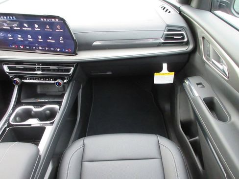 New 2026 Chevrolet Traverse LT w/ Sun and Wheel Package image 16