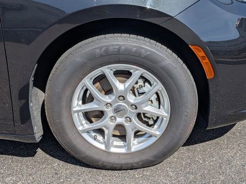 Used 2023 Chrysler Pacifica Touring-L image 10