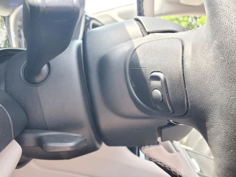 Used 2021 Chrysler Pacifica Limited AWD/4WD image 18